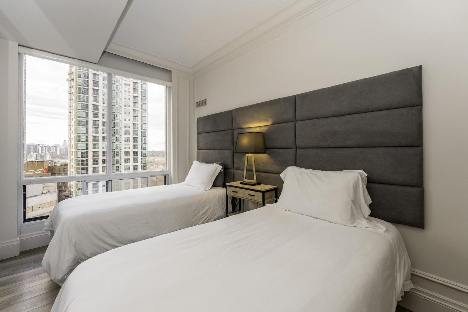 Sky Suites Yorkville Toronto Exterior foto