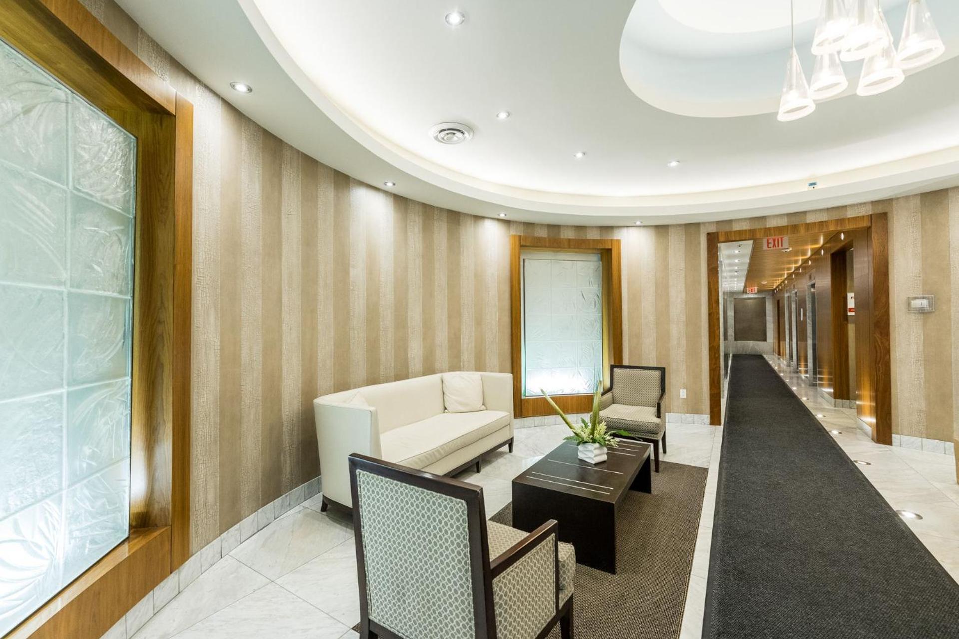 Sky Suites Yorkville Toronto Exterior foto