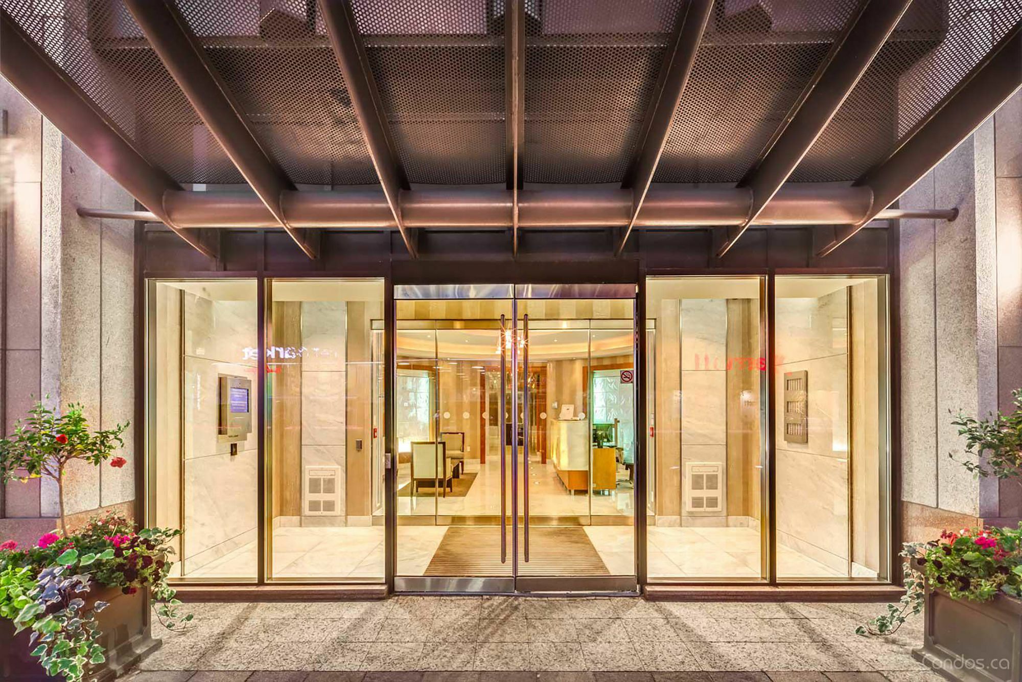 Sky Suites Yorkville Toronto Exterior foto
